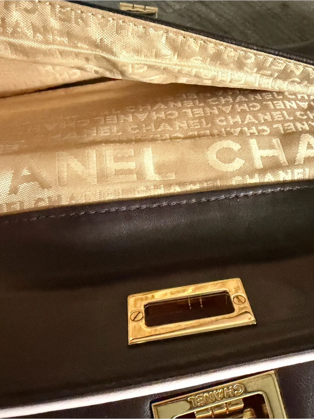 CHANEL classic shoulder